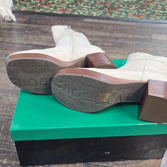 Chocolat Blu Women's White Ankle Booties - Picture 4 of 5